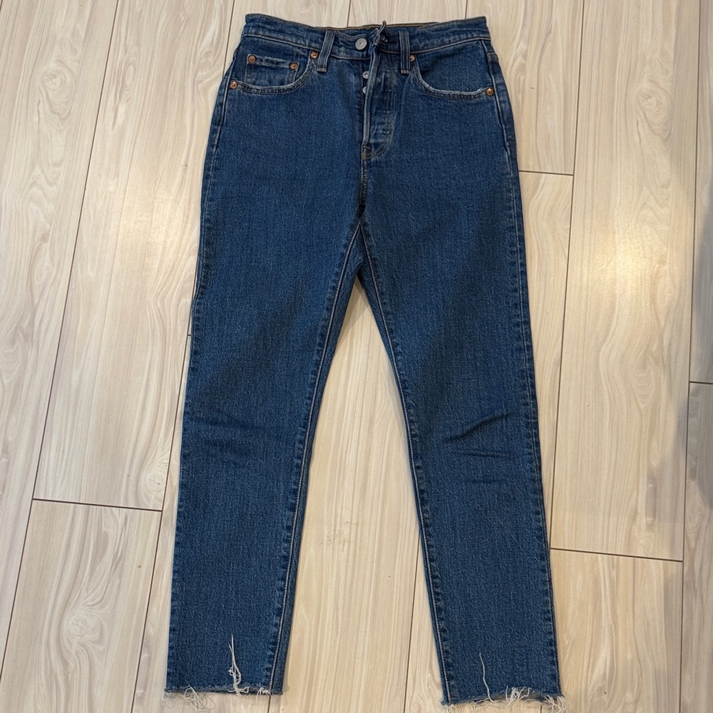 Levi’s women’s  Denim Jeans with Frayed Hem